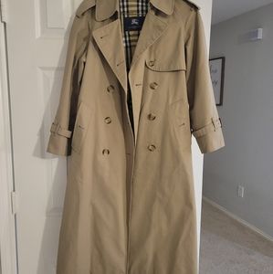 BURBERRY HONEY TRENCH COAT